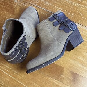 Crown Vintage Joie Brass-Buckle Belted Tan Brown Suede Leather Zip Bootie 7.5